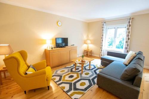 222 - Cozy Retreat by Shortstays