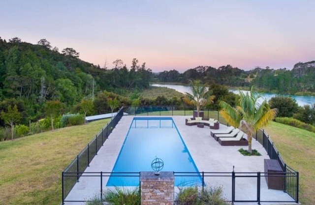 23-Acre Estate, 20 Mins from CBD