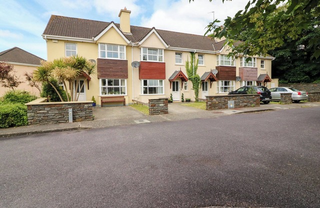23 COIS CAOL, pet friendly, with a garden in Skibbereen, County Cork