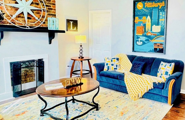 Free Off-Street Park*2 King Beds* Walk to PNC PARK