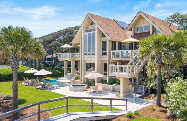 23 South Beach Lagoon: A BESTNEST/Luxe by Beverly Serral "Oceanfront"