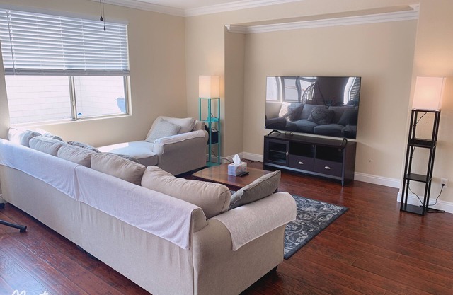 2300SF LUX 3BD HOUSE WITH BIG BACK YARD
