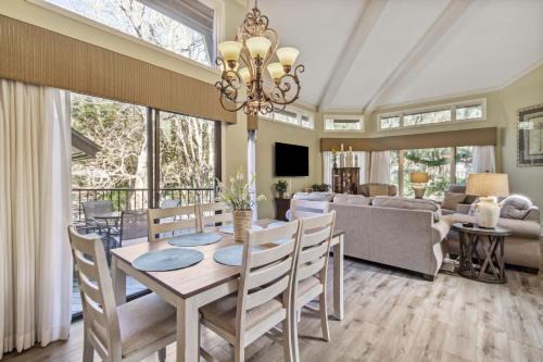 2311 Courtside Villas