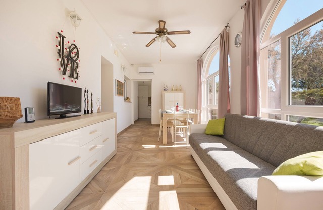 2317 Villa Rose by Barbarhouse