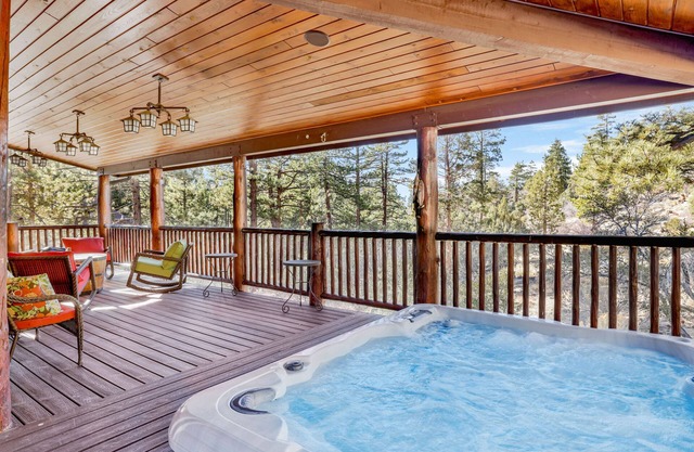 2352-gold Rush Lodge 5 Bedroom Cabin by RedAwning