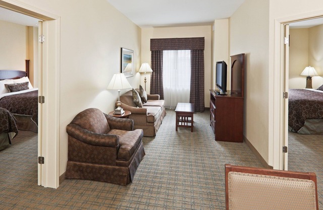 24 Hour Fitness Center | Free Breakfast + Heated Saltwater Pool