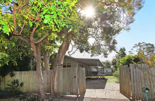 24 Sundew Street, Mudjimba - 500 Bond - Se aceptan mascotas, ropa de cama incluida, WIFI, aire acondicionado.
