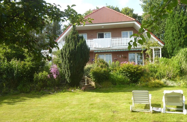 25 Min. von Hamburg, je 2 Zi.mit Balkon, eigenes Bad, Küchenmitbenutzung, Garten