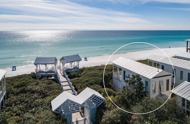 ¡NUEVA LISTA en Seaside! Frente al Golfo, 2 adultos solamente.
