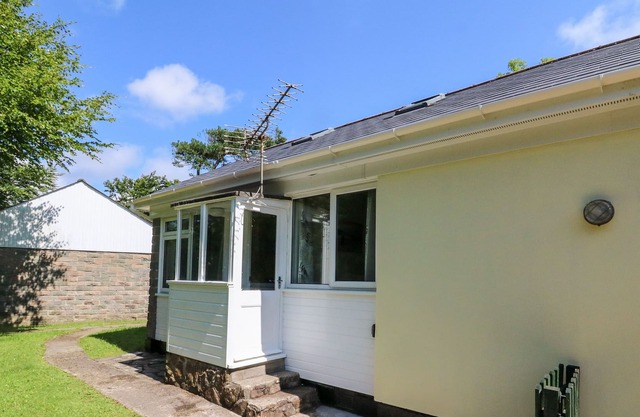 25 THE GLADE, romantic, character holiday cottage in Kilkhampton