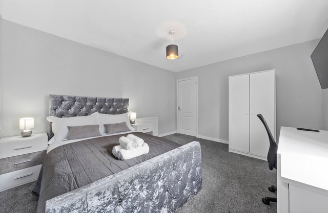 26 Main St - Room 1