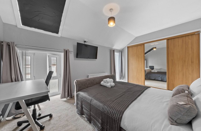 26 Main St - Room 2