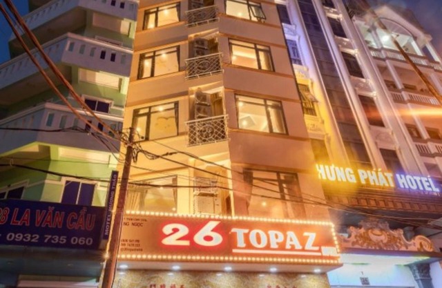 26 Topaz Hotel