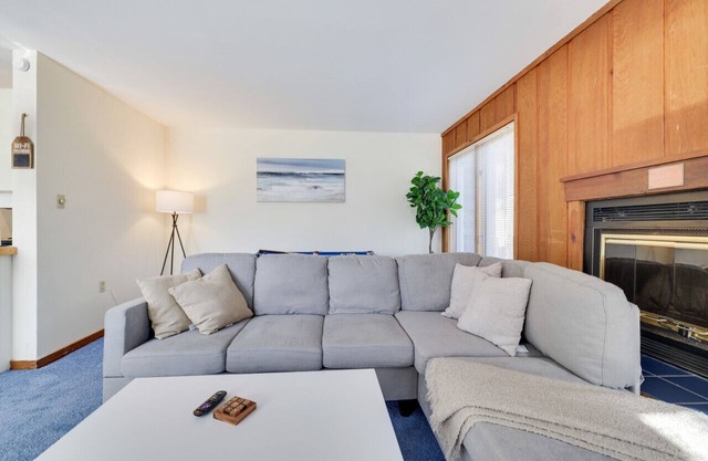 261 Nslope · Beta Lodge - 2BR Townhouse w/ Jacuzzi-Shawnee Mtn