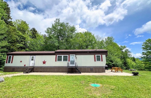 26CM - private camp in Bretton Woods, wifi, AC, private yard with great views!