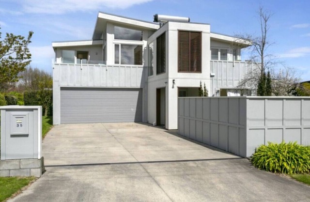 270 Degrees - Modern Home with great views