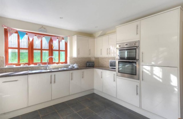 28 Barnes Meadow