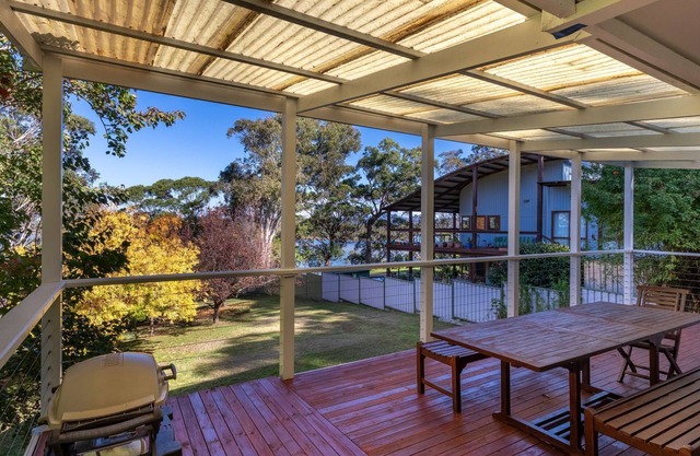 29 Flower Circuit-Akolele costal retreat in the trees