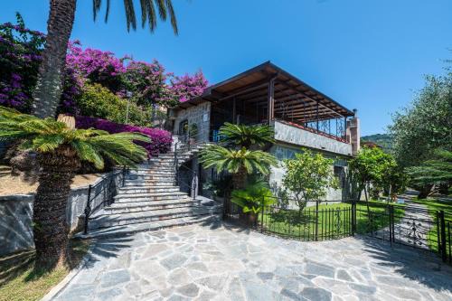 292 - Villarè, Villetta con Piscina e Terrazza, Relax nel verde di Lavagna