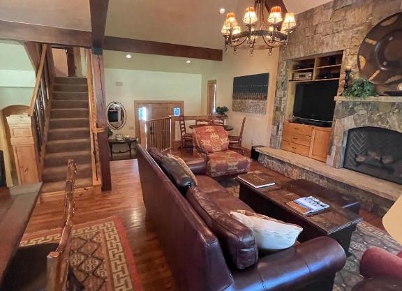 294-E Larkspur Lane