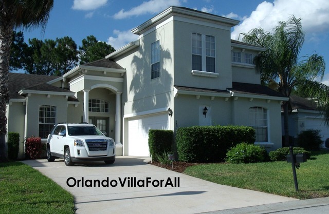 Villa ejecutiva de 2950 pies cuadrados, piscina de 28 pies con spa, WiFi gratis a 12 minutos de Disney
