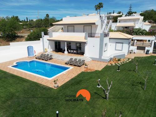 #297 Moderna V3 com Piscina by Home Holidays