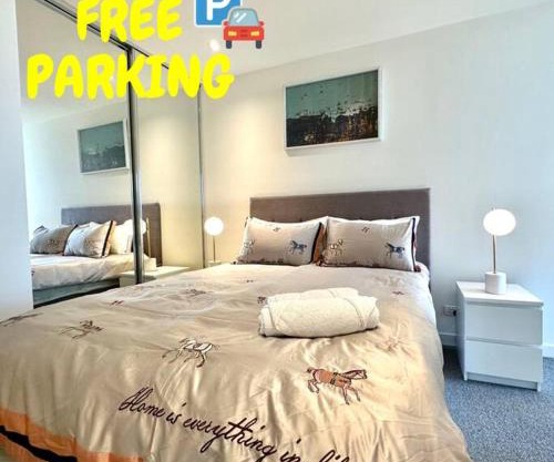 2B1B Cozy near Train Station + Free Parking!