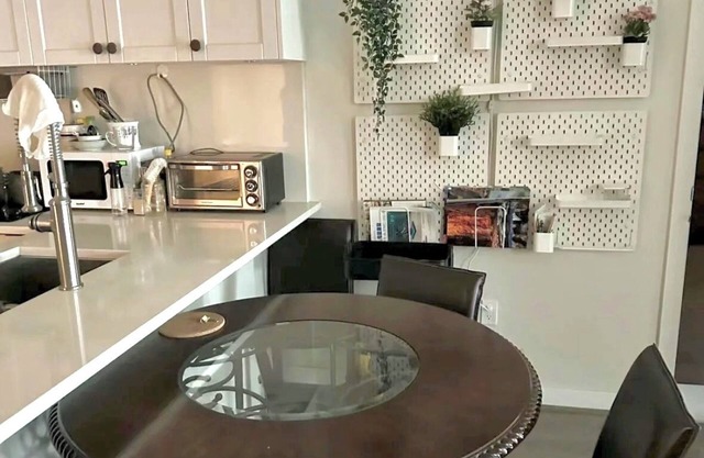 2b2b condo in central Vancouver w/parking