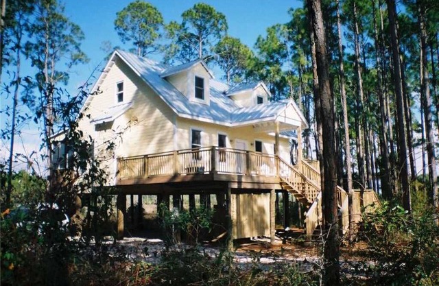 Sunny Daze- 2bd 1. 5ba ubicado en el tranquilo vecindario Indian Summer en Indian Pass.