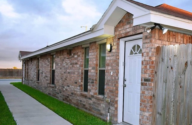 2BD 2BT Apt Near University