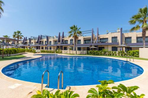2BD Coastal Gem with Pool & Terrace - Torre de la Horadada