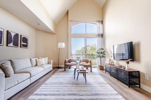 2BD Marina Condo Near Venice Beach, Pool & Free Parking
