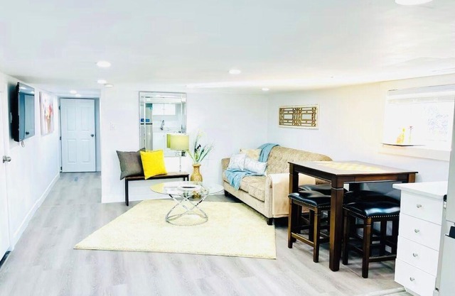 2bd room; private; in-unit laundry; free street parking; walkerville lower appt
