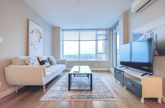 2BDR & 2Bath | AC | Free WiFi & Parking @ Oval Park