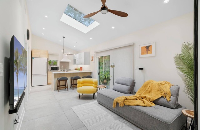 2BDR Private Garden Suite — Relocation, Business, Travel, Dog-Friendly, Parking