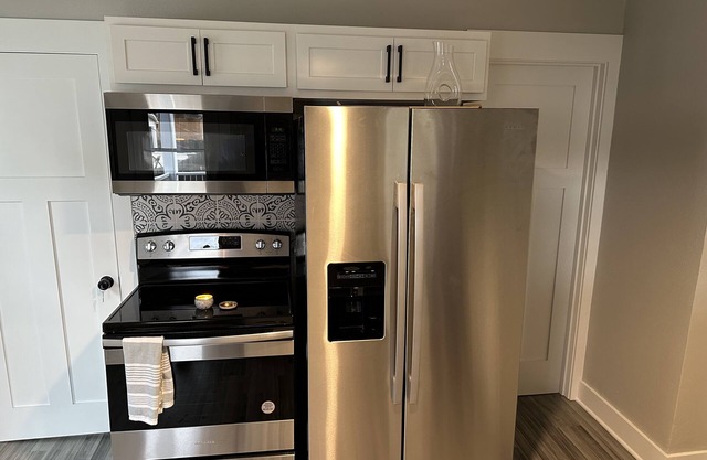 New cozy house, 2 blocks from State Fair grounds & Downtown Milwaukee and more.