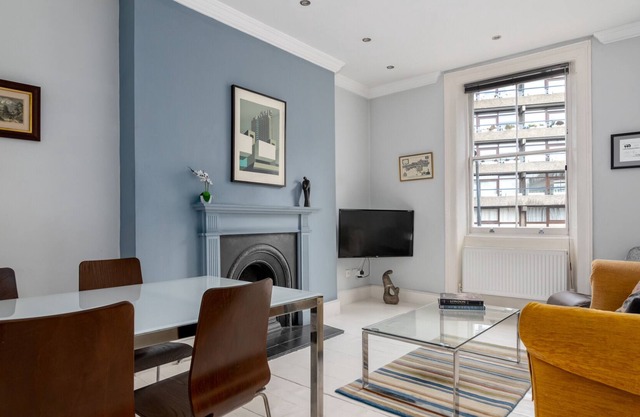 2bed, 2bath Victorian maisonette in Barbican