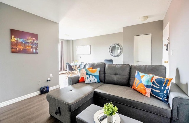 2Bedroom Condo unit- Near DT Hamilton