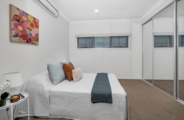 2Bedroom Tranquil Townhouse CLOSE TO CITY AND AIRPORT