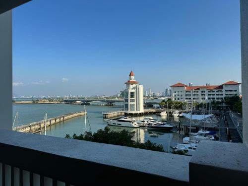 2Beds Seaview Waterfront Straits Quay w/Free Carpark And Bathub