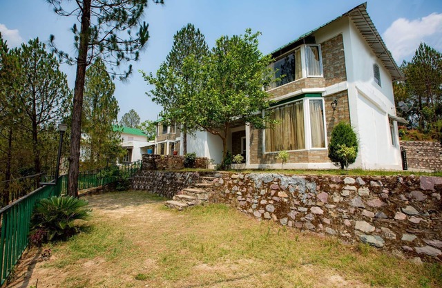 2BHK Villa with Living room, Private Kitchen, Garden, Parking, Terrace, WIFI.