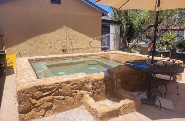 2br 1ba house Mineral Hot Springs near Rio Grande sleeps 4 to 6