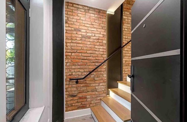 2BR/2.5BA Penthouse condo w/ Rooftop & PARKING!