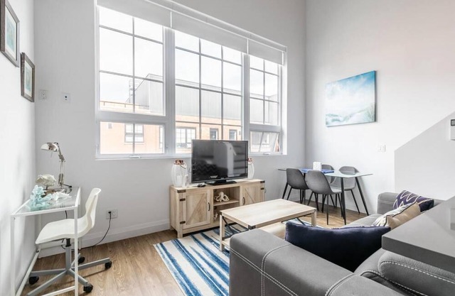 2BR 2 Storey Loft Free Parking Gym 3