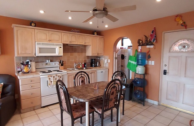 Renovado 2br / 2ba Plaza Calafia Condo. Alquiler 6 días / 7mo día F