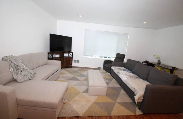 2BR/2BA Queen Anne Retreat/downtown, port,parking