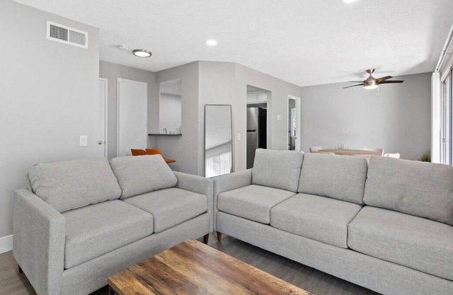 2BR/2BA Queen Suite APT w/ Pool