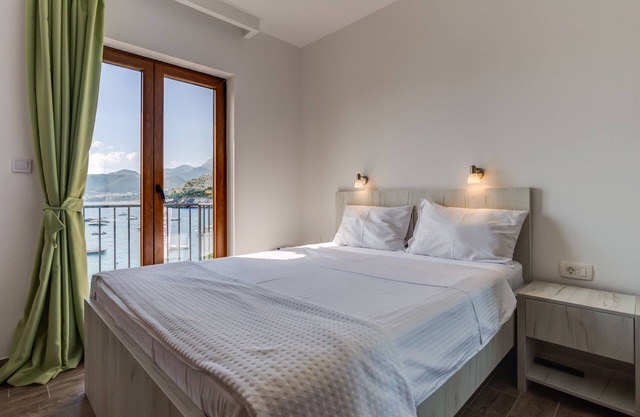 Apartamento con vista al mar 2BR con cocina y balcón