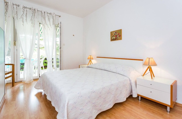 2br aplicación con una sala de estar en Zadar, cerca de la playa