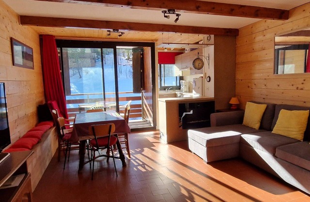 Apartamento T2 para 6 pers con terraza sur y cocina equipada, frente a las pistas